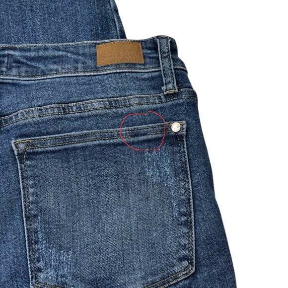Judy Blue Mid Rise Vintage Relaxed Fit Cropped Distressed Raw Hem Jeans 11/30 - Picture 7 of 16